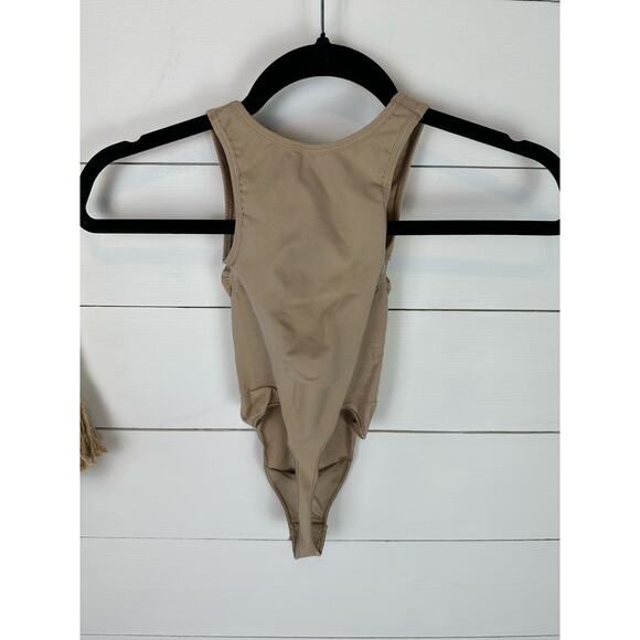 NWOT Skims Seamless Sculpt Scoop Neck Thong Bodysuit-XS - Picture 4 of 6